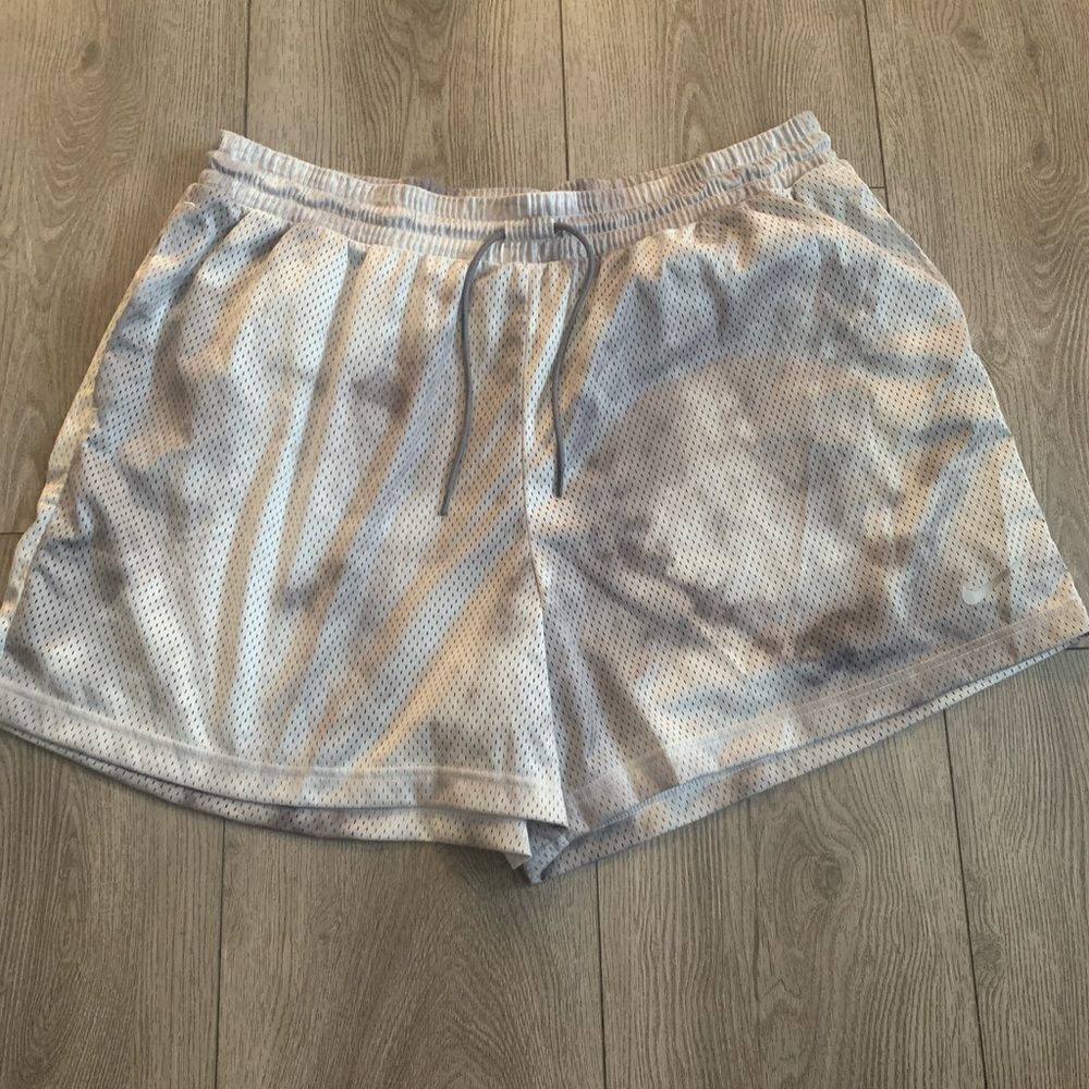 Woman’s Nike mesh shorts NWT perfect for basketball